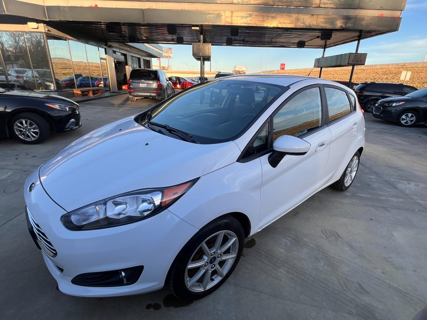 2019 WHITE FORD FIESTA SE SE Hatchback (3FADP4EJ2KM) with an 1.6L L4 DOHC 16V engine, located at 8101 E. Skelly Dr., Tulsa, OK, 74129, (918) 592-3593, 36.121891, -95.888802 - Photo#9